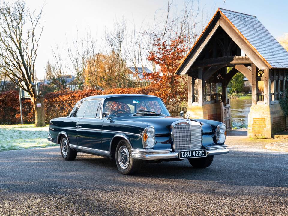 Afbeelding 7/45 van Mercedes-Benz 300 SE (1965)