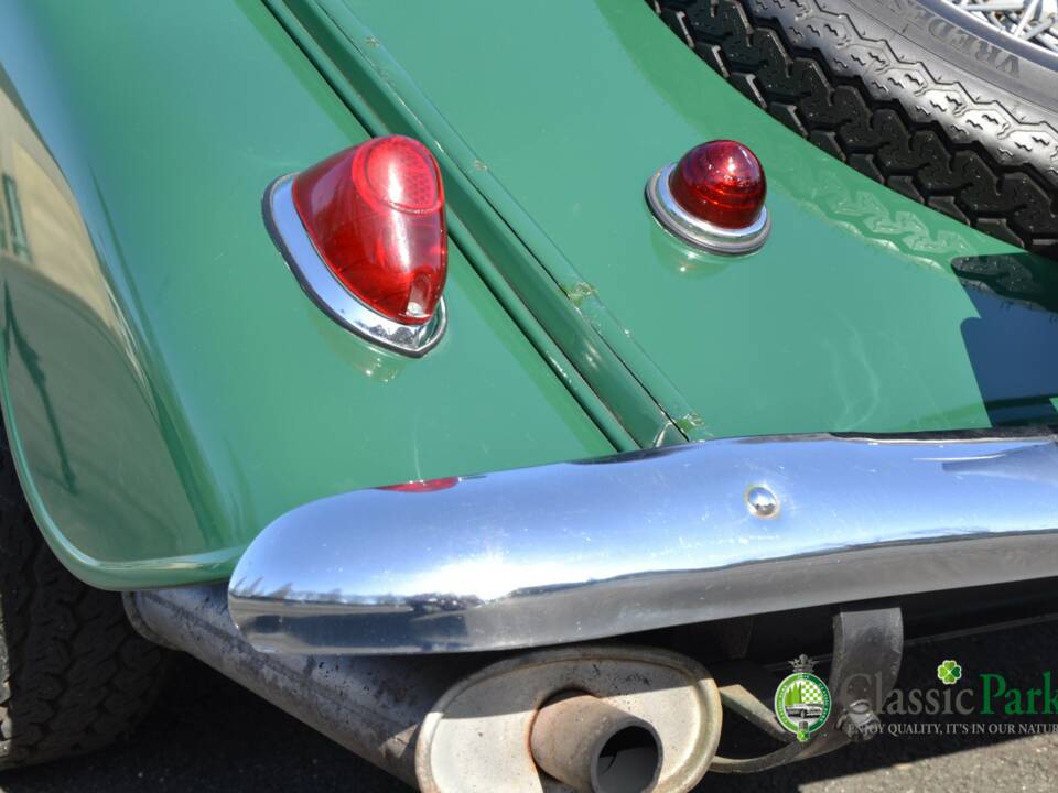 Image 42/50 of Morgan 4/4 Series IV (1962)