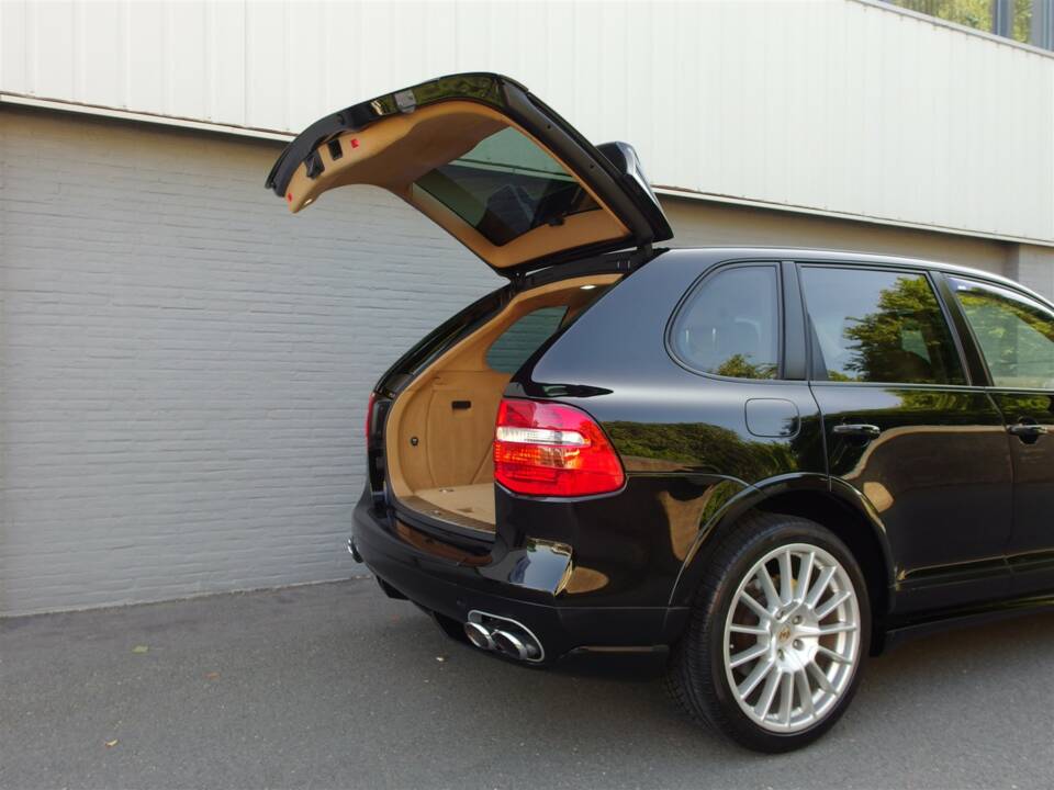 Image 79/98 of Porsche Cayenne GTS (2008)