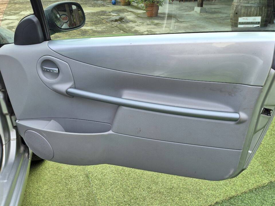 Image 32/54 of Citroën C3 1.6 16V (2004)