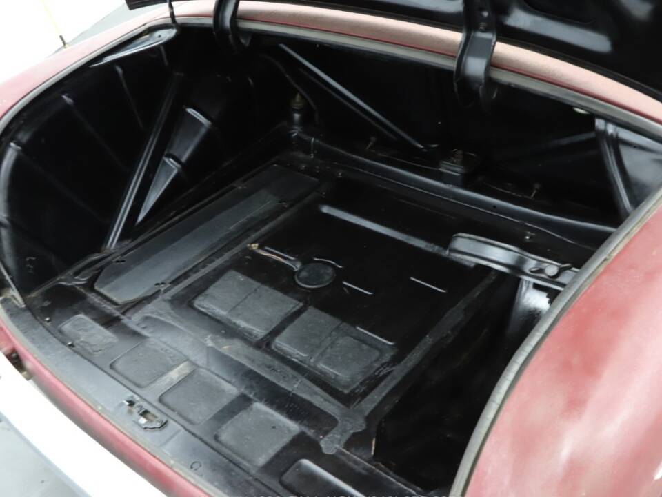 Immagine 30/34 di Mercedes-Benz 220 S (1957)