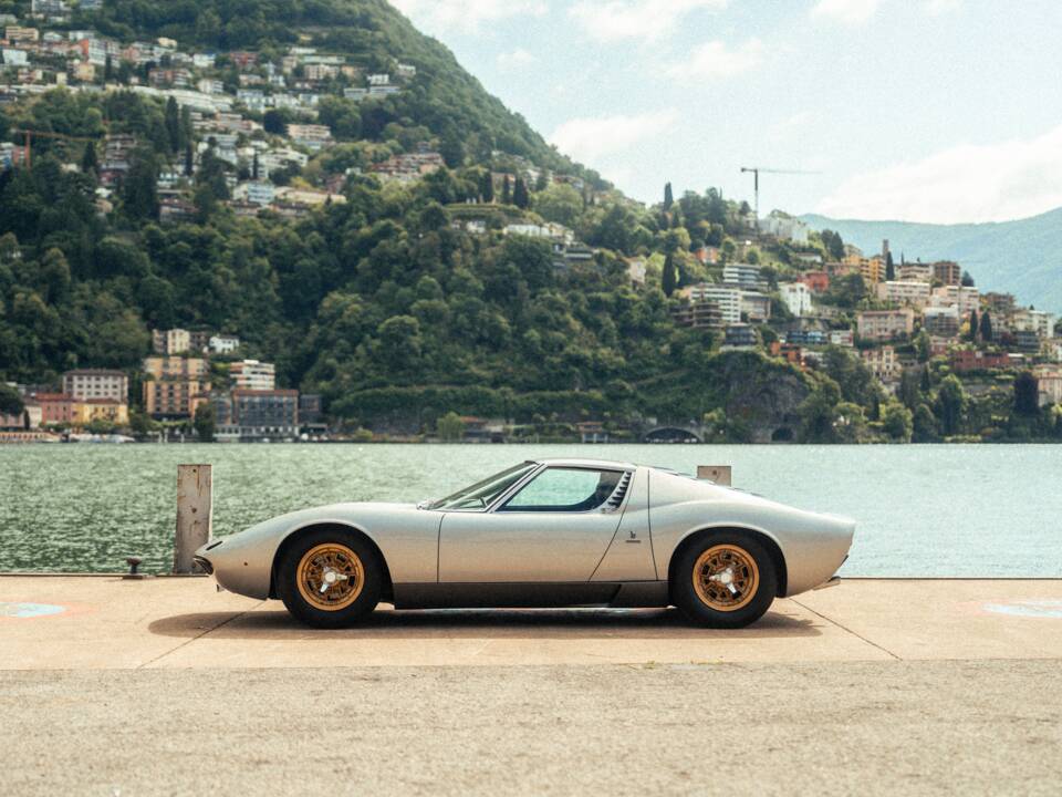 Immagine 4/16 di Lamborghini Miura P 400 S (1971)