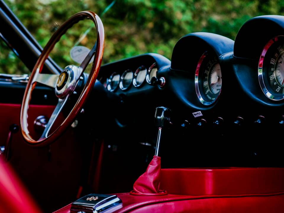 Image 11/50 of Ferrari 250 GT Berlinetta Lusso (1963)
