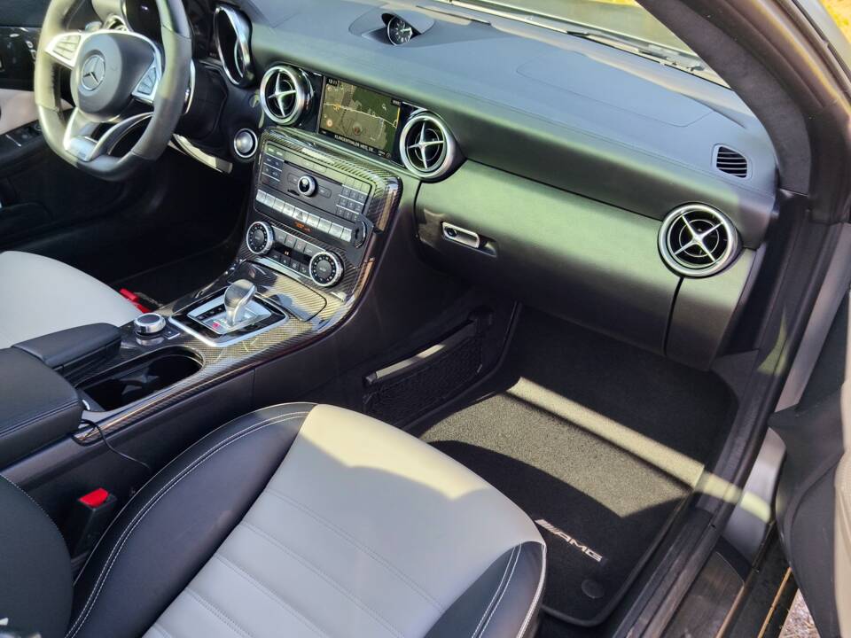 Image 7/18 of Mercedes-Benz SLC 43 AMG (2018)