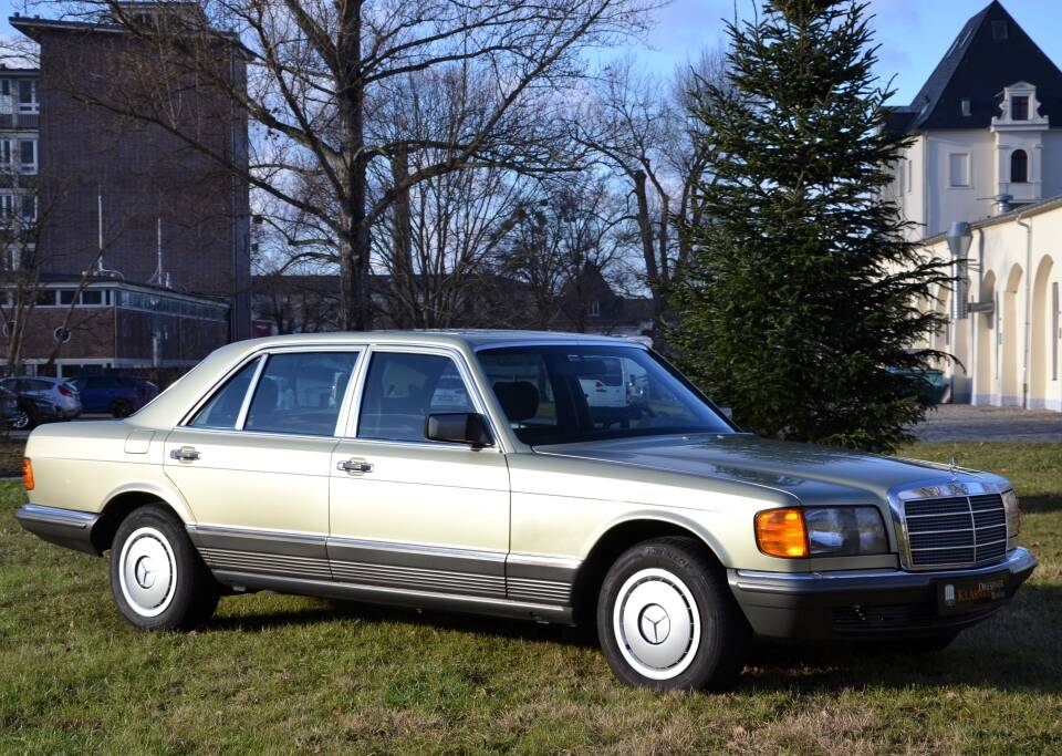 Imagen 11/25 de Mercedes-Benz 500 SEL (1984)