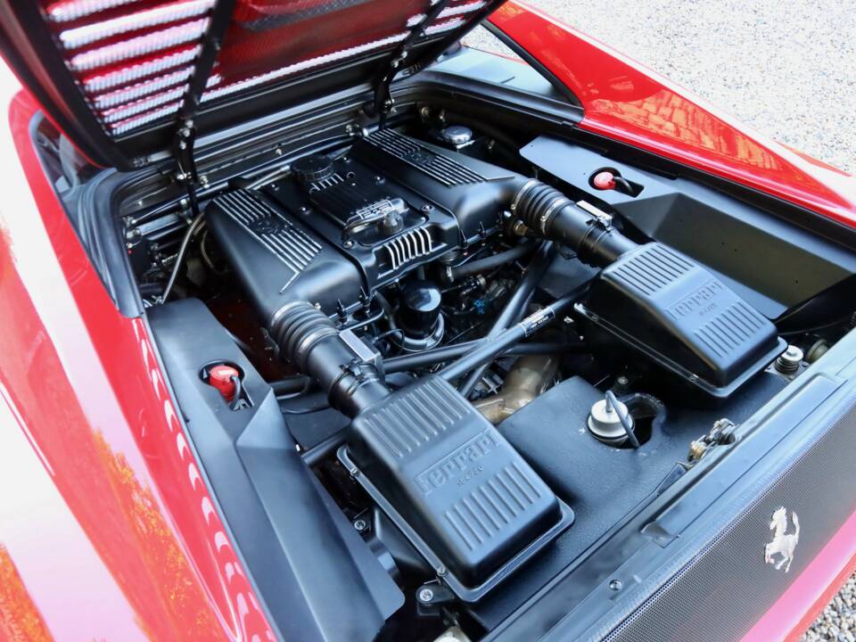 Image 4/50 de Ferrari F 355 Berlinetta (1996)