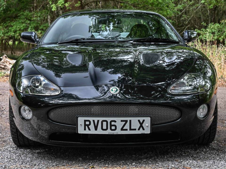 Image 29/50 of Jaguar XKR (2006)