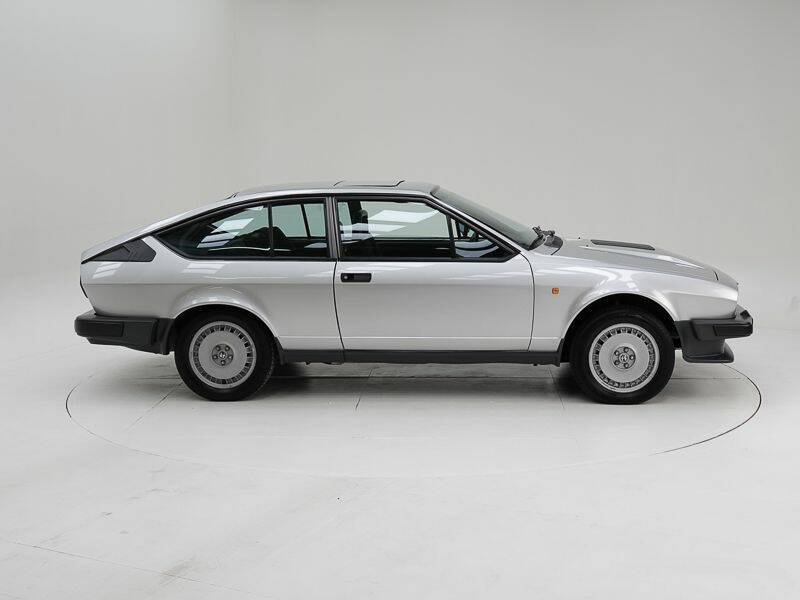 Bild 9/15 von Alfa Romeo GTV 6 2.5 (1982)