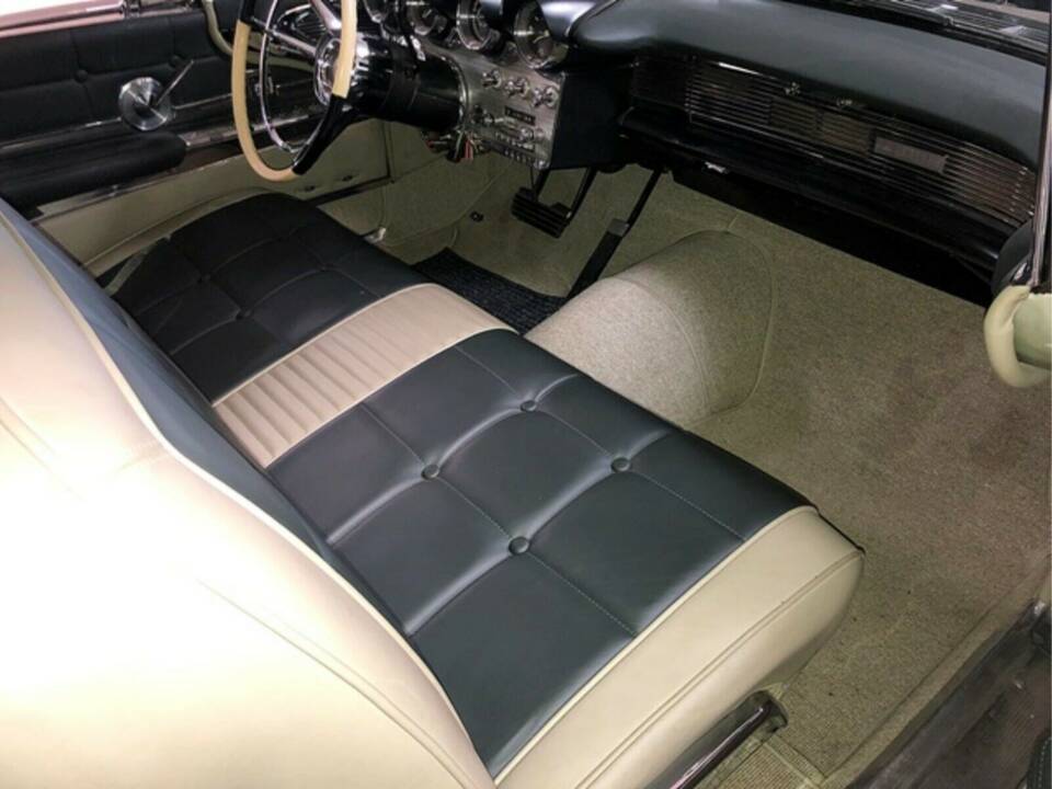 Bild 10/15 von Lincoln Continental Mk V Convertible (1960)