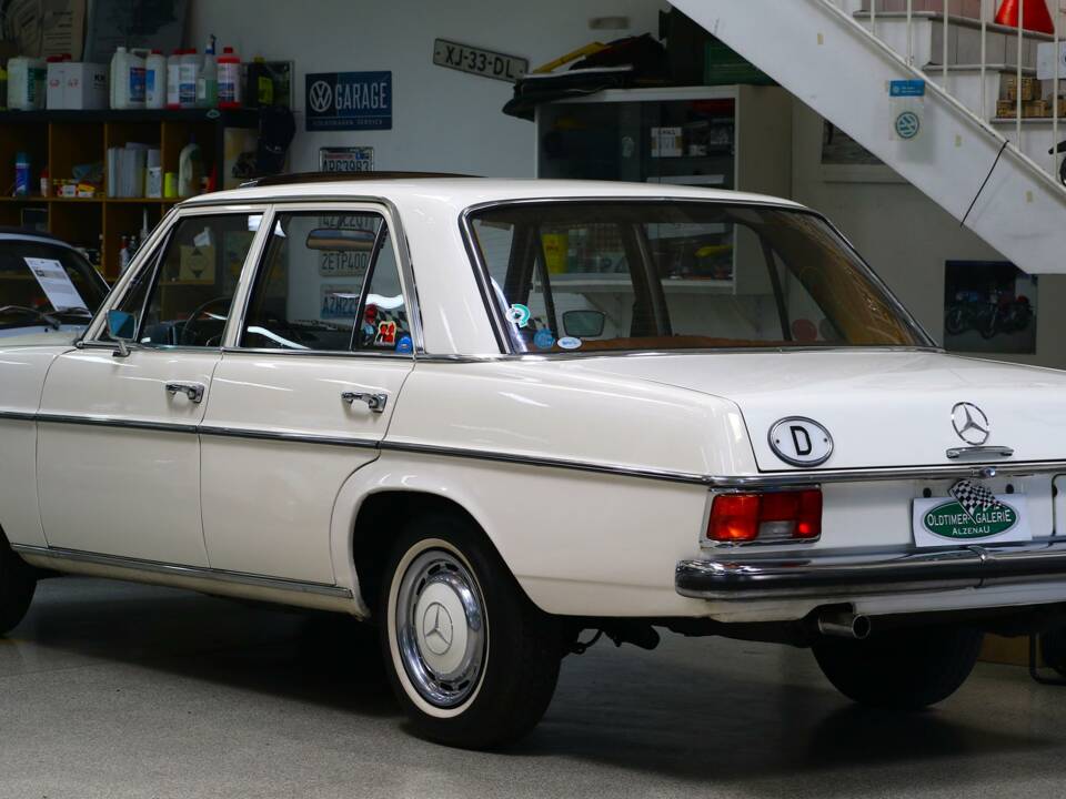 Image 6/15 of Mercedes-Benz 200 (1971)