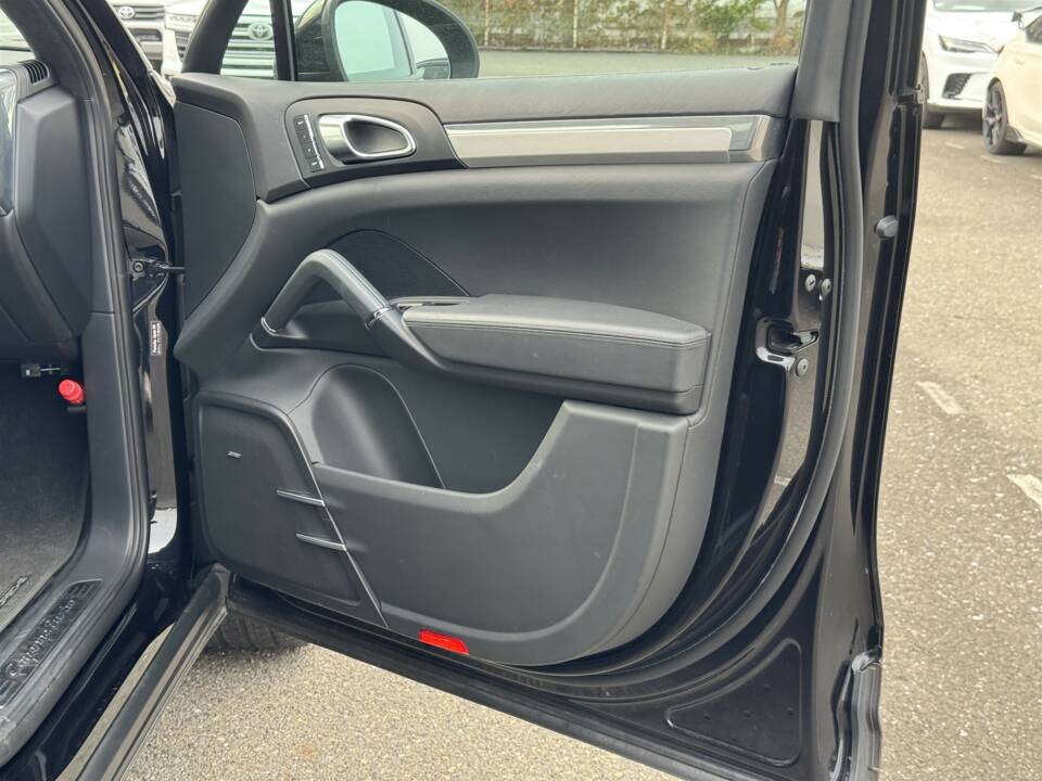 Bild 30/63 von Porsche Cayenne Turbo (2010)