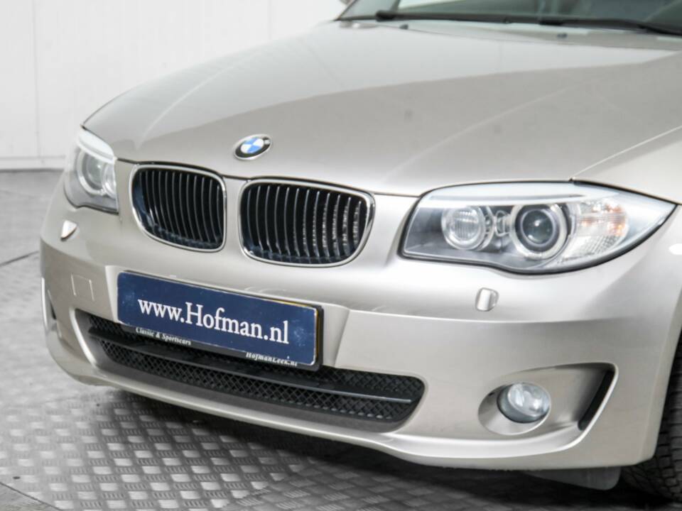 Immagine 18/50 di BMW 125i (2011)