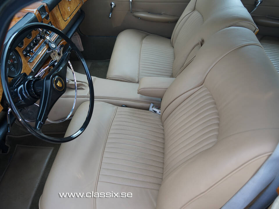 Immagine 21/30 di Jaguar 420 G (1970)