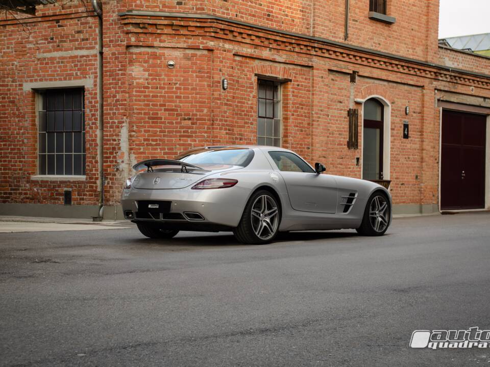 Afbeelding 5/18 van Mercedes-Benz SLS AMG (2011)