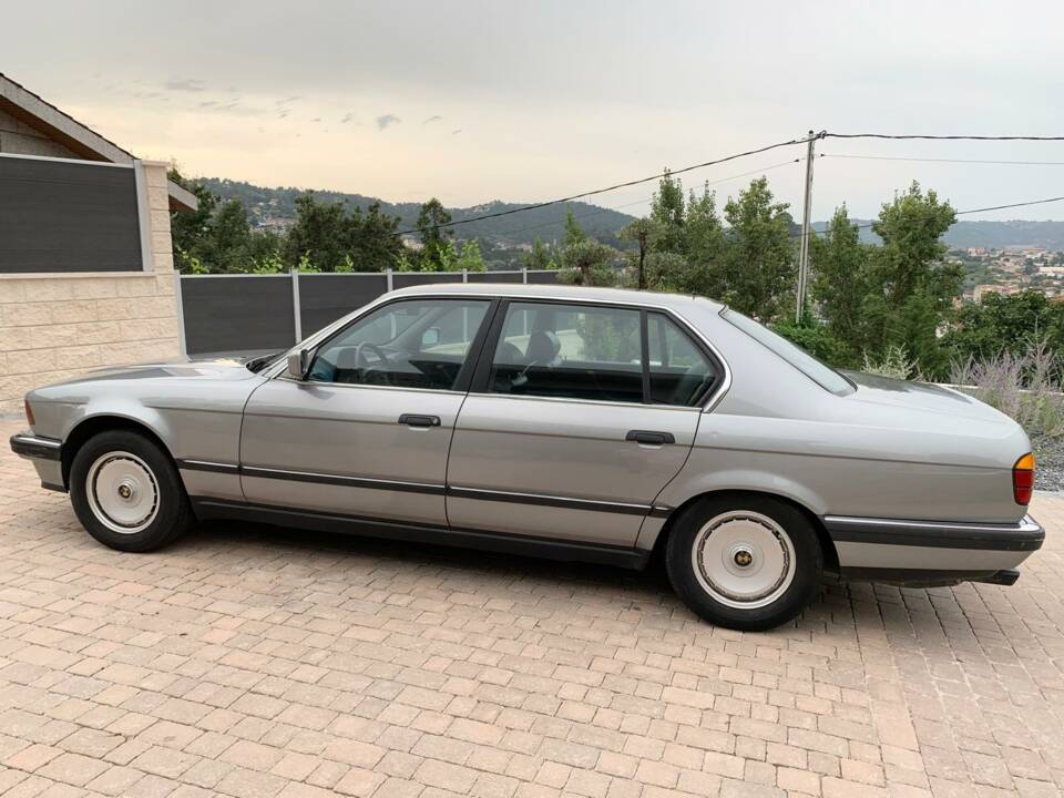 Image 34/40 of BMW 750iL (1989)