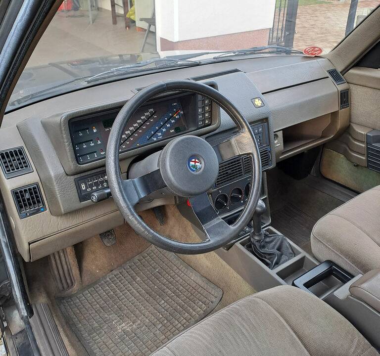 Image 7/8 of Alfa Romeo 90 2.5 Quadrifoglio Oro (1986)