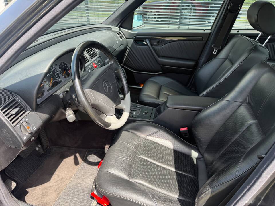 Image 7/22 of Mercedes-Benz C 36 AMG (1996)