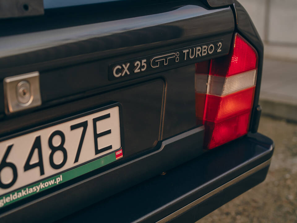 Image 65/74 of Citroën CX 25 GTI Turbo 2 (1988)