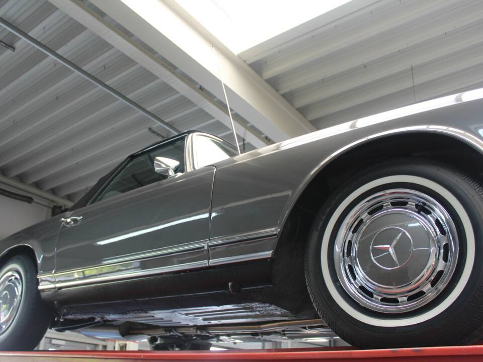 Image 12/50 of Mercedes-Benz 280 SL (1971)