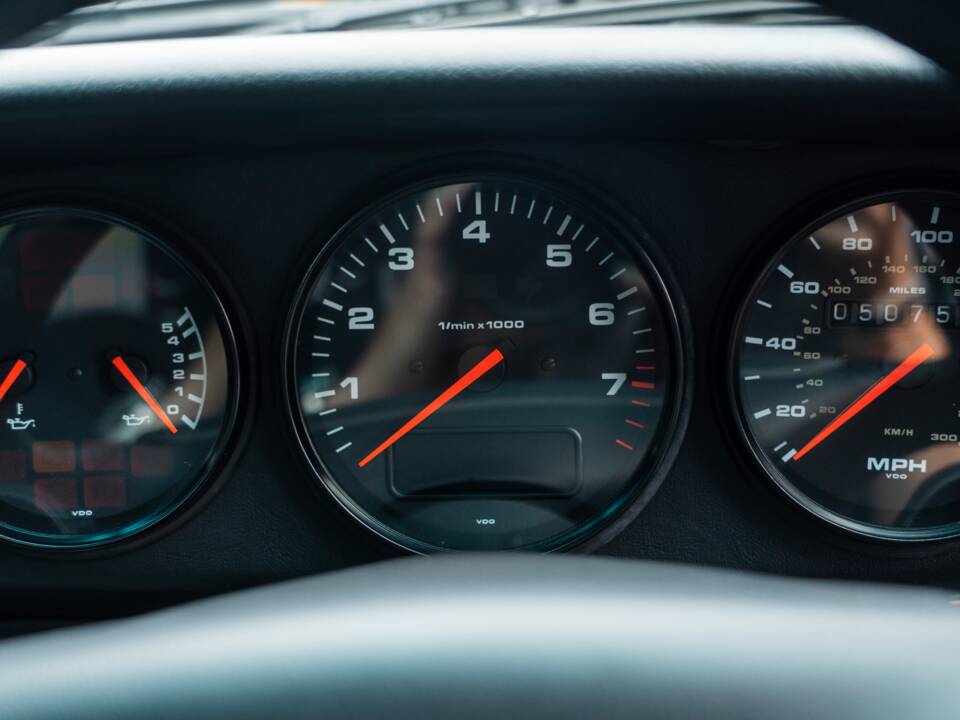 Image 39/68 of Porsche 911 Carrera (1997)