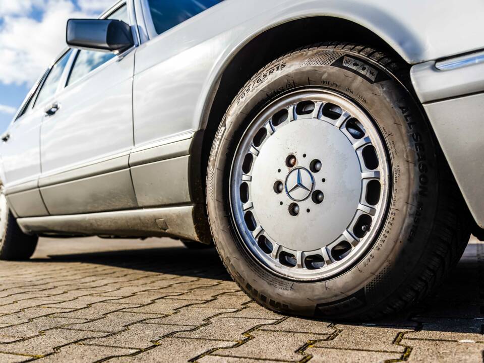 Image 70/175 of Mercedes-Benz 420 SE (1986)