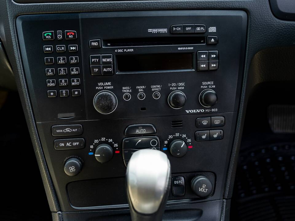 Image 34/50 de Volvo V70 R AWD (2003)