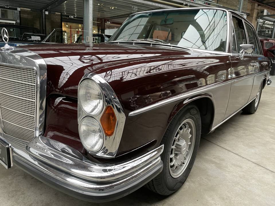 Image 7/50 of Mercedes-Benz 280 SE 4,5 (1972)