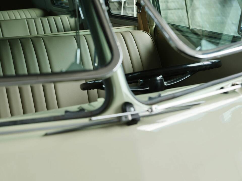 Image 39/47 of Volkswagen T1 minibus (1961)