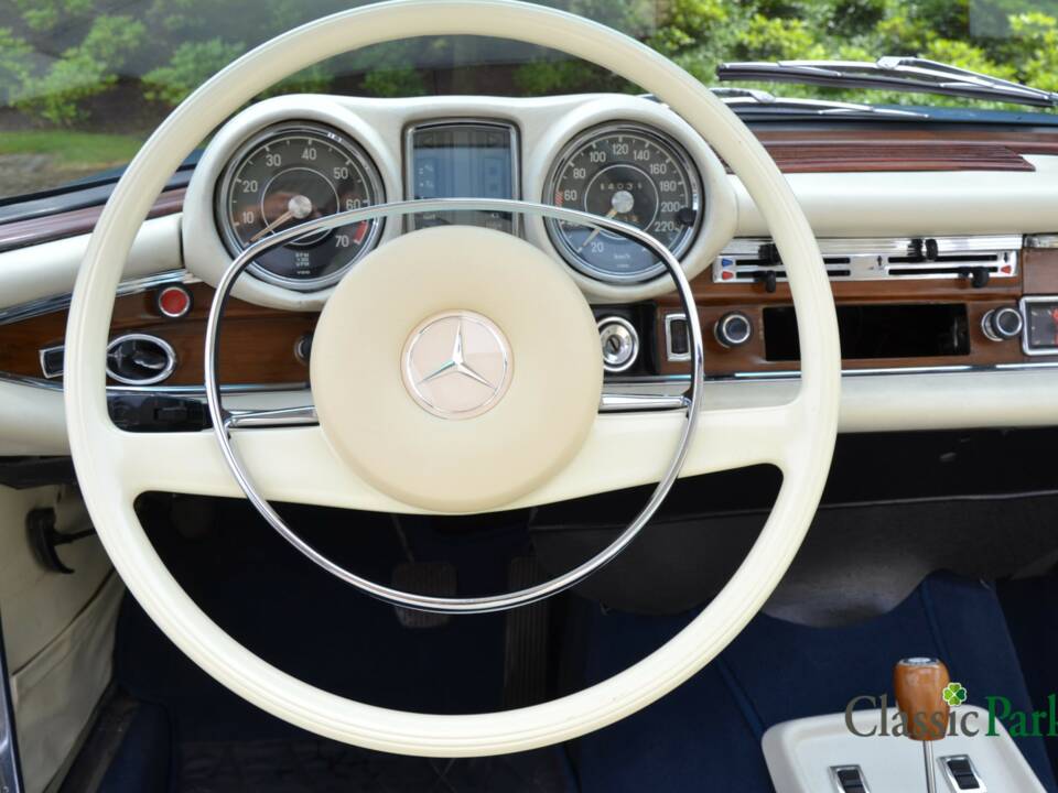 Bild 25/50 von Mercedes-Benz 280 SE 3,5 (1971)