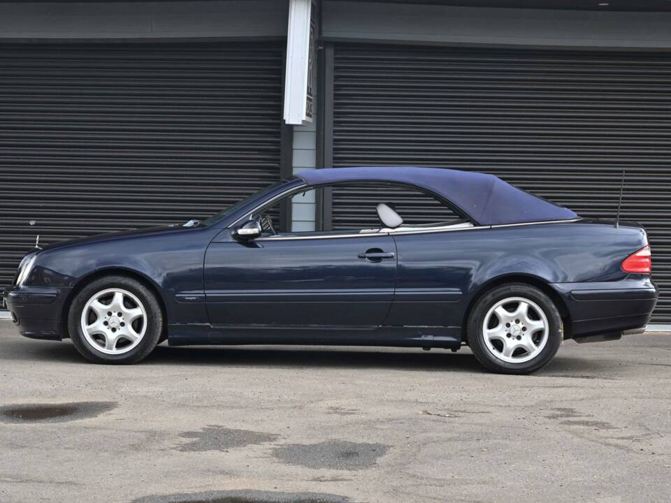 Image 2/50 of Mercedes-Benz CLK 230 Kompressor (2002)