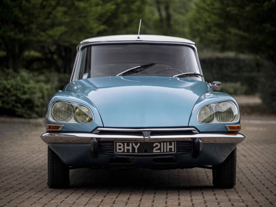 Image 3/7 of Citroën DS 21 (1969)