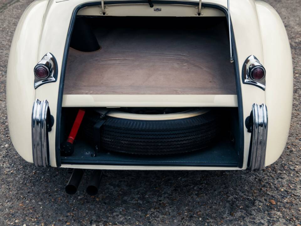 Image 34/45 of Jaguar XK 120 OTS (1950)