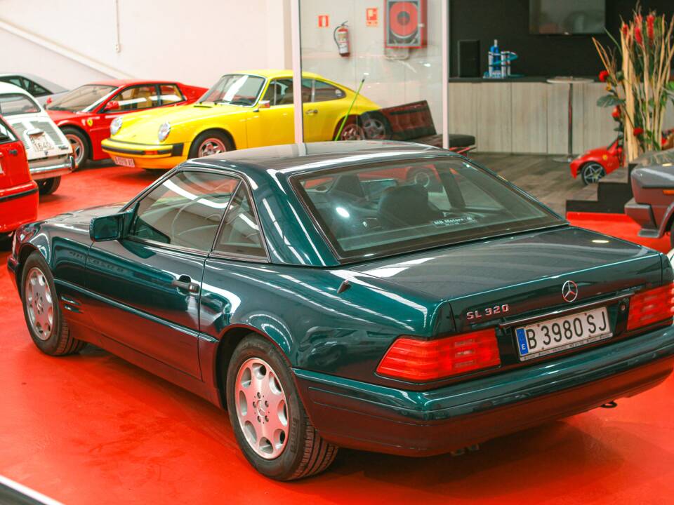 Image 31/50 of Mercedes-Benz SL 320 (1995)