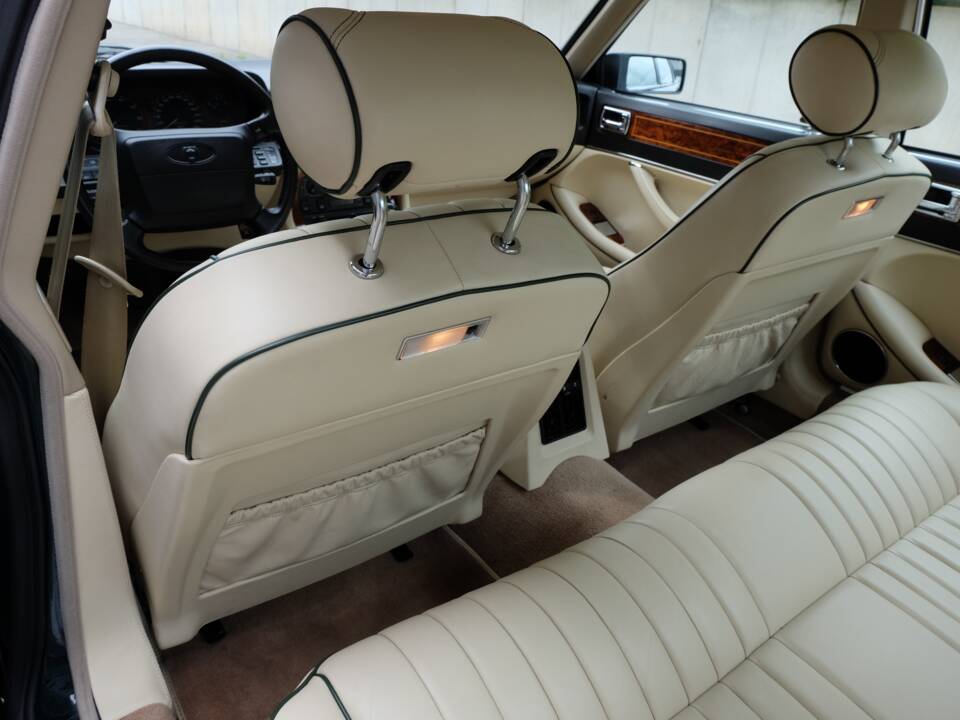 Image 25/77 de Jaguar XJ 40 (XJ-R) (1993)