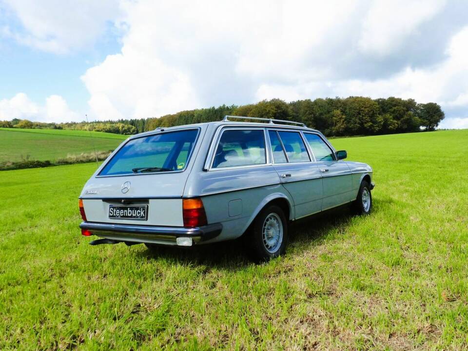 Mercedes-Benz 200 T (S 123) grau 1984