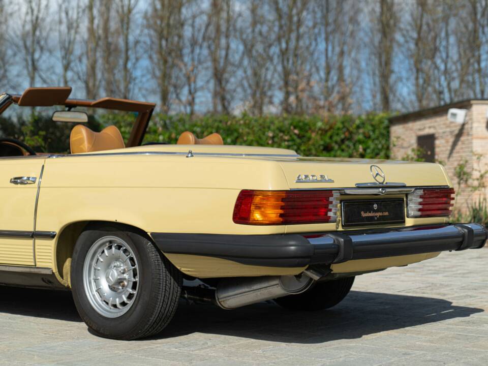 Obraz 31/50 pojazdu Mercedes-Benz 450 SL (1977)