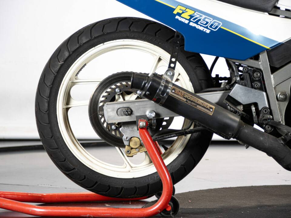 Bild 26/50 von Yamaha FZ 750 (1986)