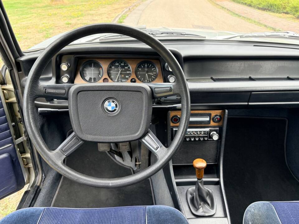 Image 3/22 of BMW 2002 (1975)