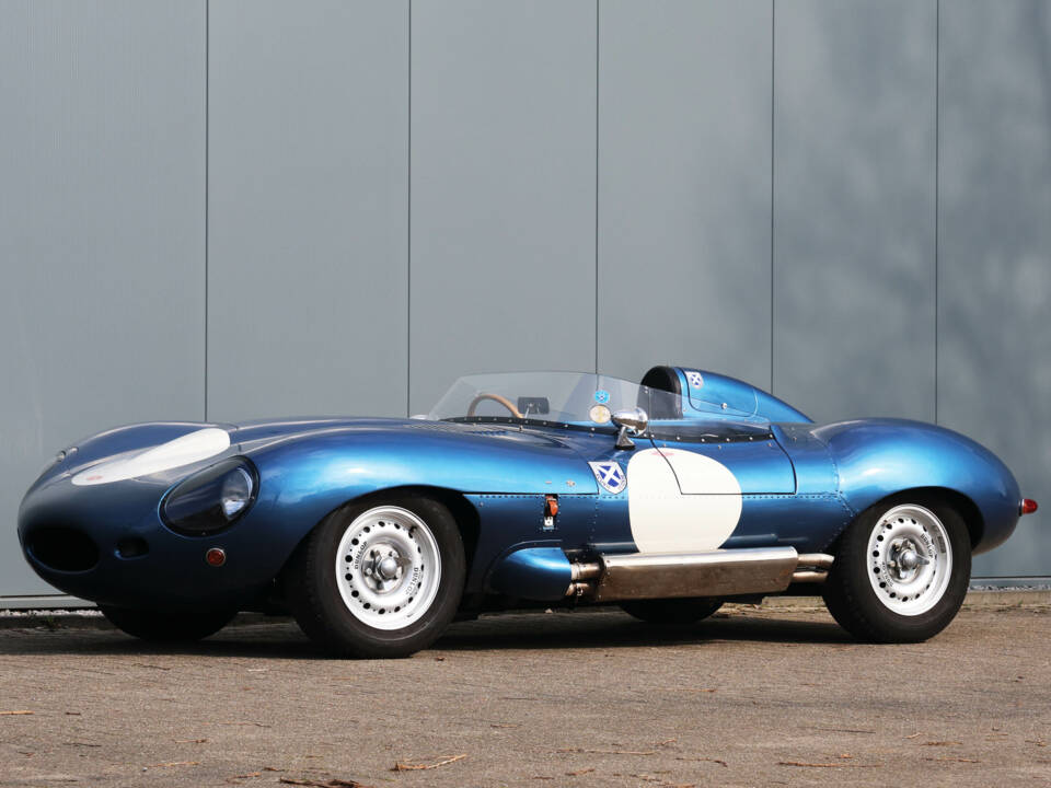 Image 29/60 of Jaguar D-Type (1967)