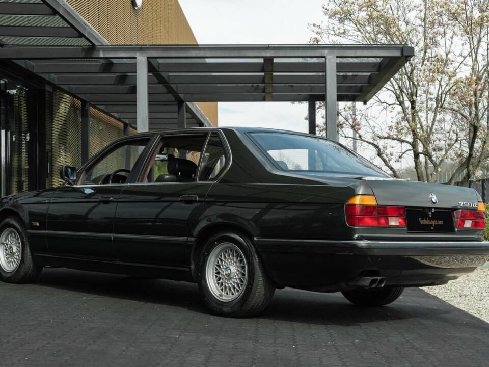 Image 7/36 of BMW 750iL (1989)