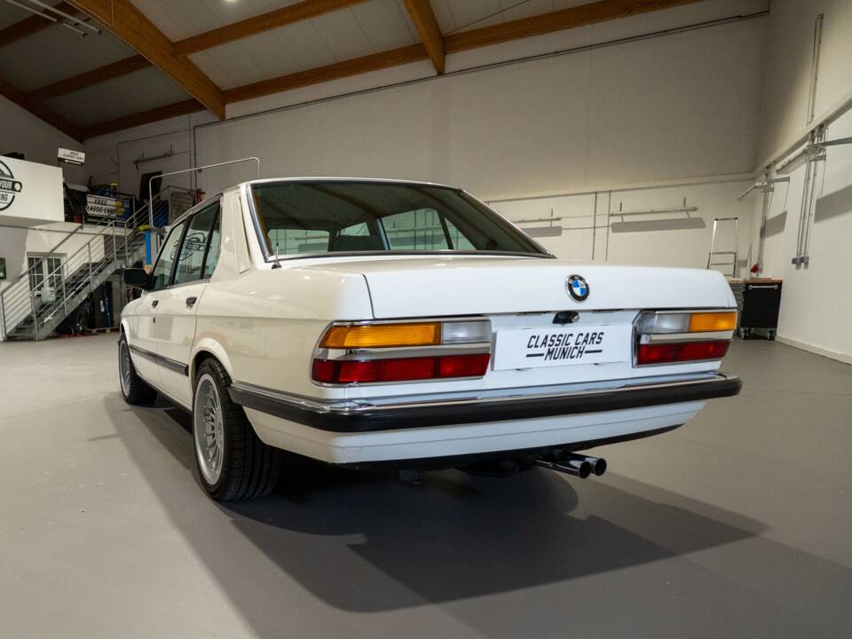 Afbeelding 3/52 van BMW 528i (1984)