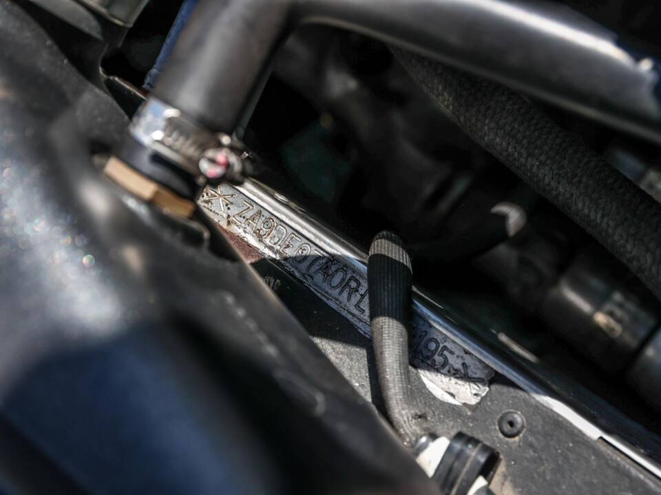 Image 19/26 of Lamborghini Diablo VT (1994)