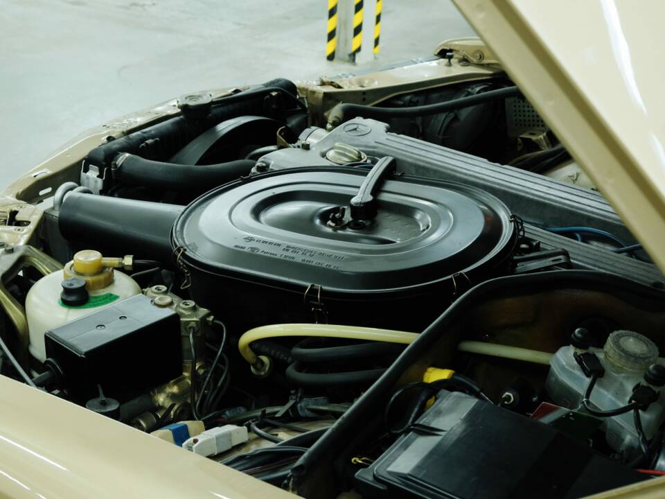 Bild 19/50 von Mercedes-Benz 280 SE (1980)