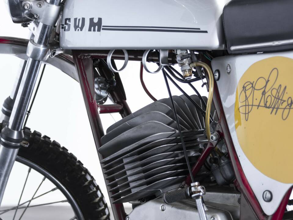 Image 26/50 of SWM DUMMY (1972)