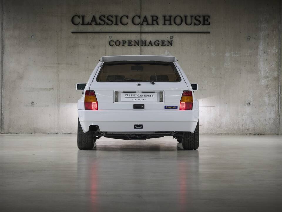 Image 41/93 of Lancia Delta HF Integrale Evoluzione I (1992)