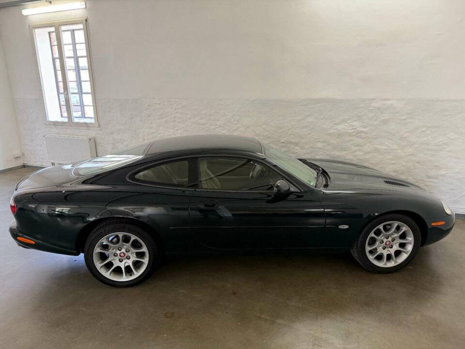Image 12/26 of Jaguar XKR (2000)