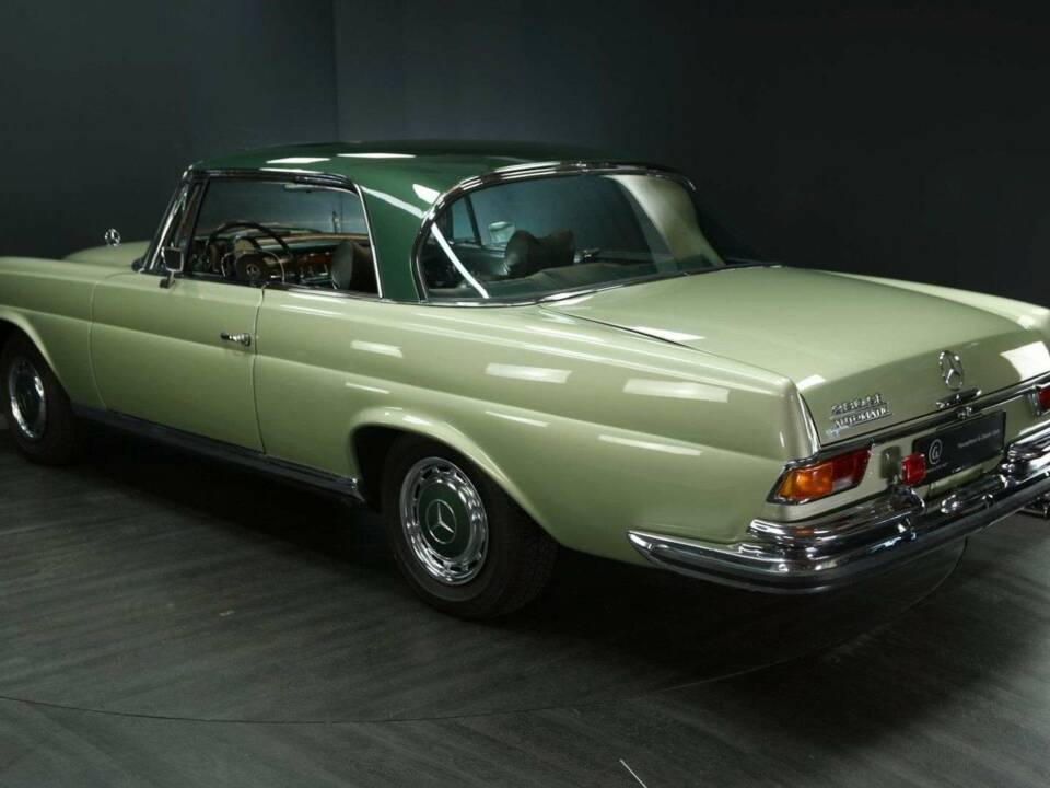 Afbeelding 4/49 van Mercedes-Benz 280 SE (1970)