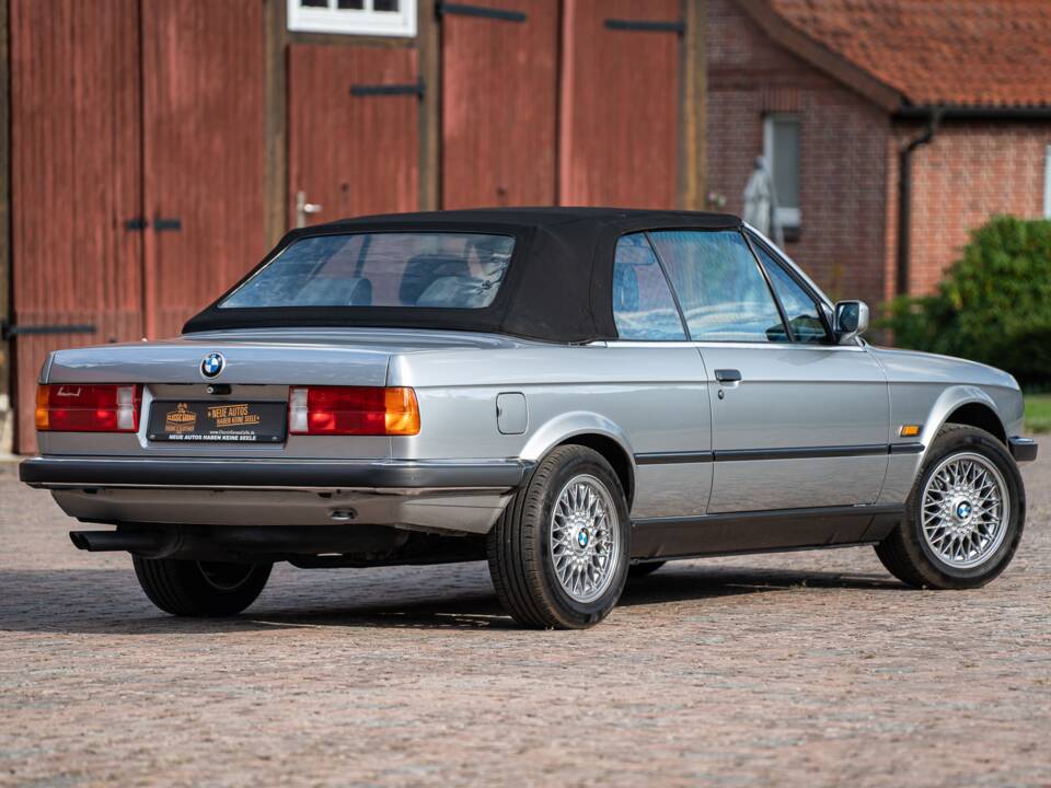 Image 15/71 of BMW 325i (1989)