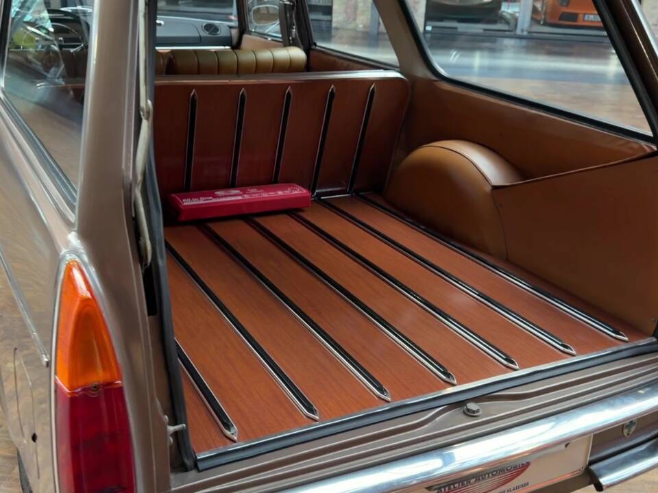 Image 26/40 of Peugeot 404 Break (1965)