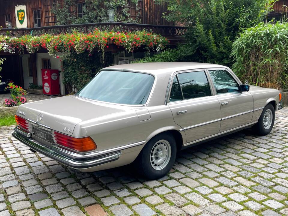 Image 29/31 of Mercedes-Benz 450 SEL 6,9 (1975)